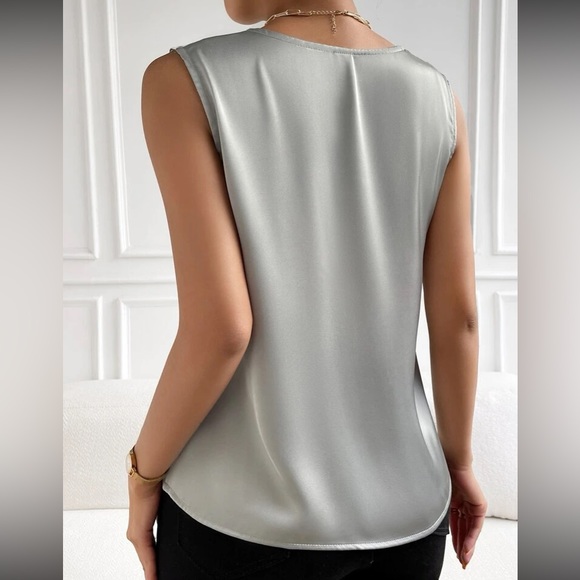 Luxe V neck sleeveless blouse - Picture 3 of 15